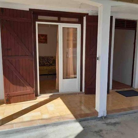 Appartement A Proximite De La Plage Du Bourg ! Sainte-Anne  Zewnętrze zdjęcie