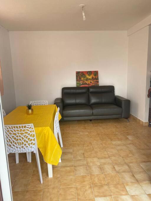 Appartement A Proximite De La Plage Du Bourg ! Sainte-Anne  Zewnętrze zdjęcie